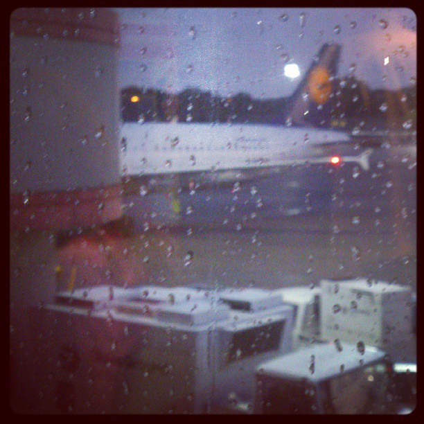 Берлин провожает дождём...