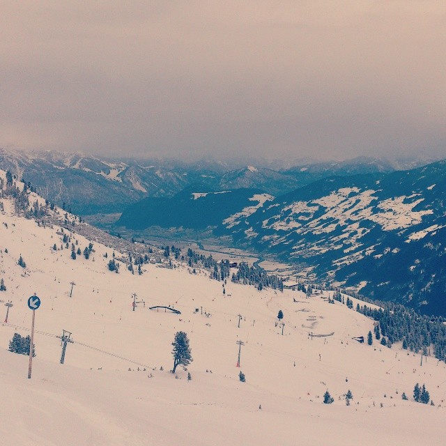 Долина покрывается снегом