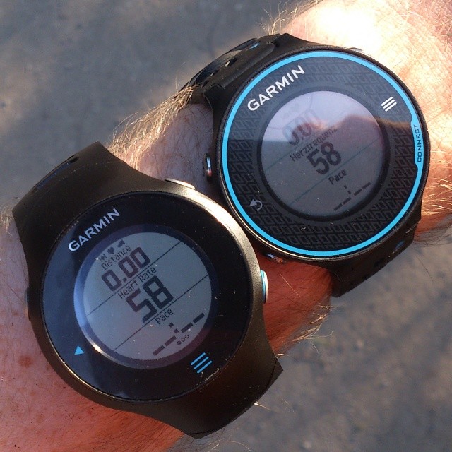 Тестировал недавно новые беговые часы Garmin Forerunner 620. В сравнении с моими 610 они стали чуть меньше и легче, получили цветной экран, датчик каденса, встроенный в пульсометр, но лишились велофункций. В целом шаг вперёд, но меня мои 610 устраивают полностью, так что в ближайшее время апгрейд не планирую.