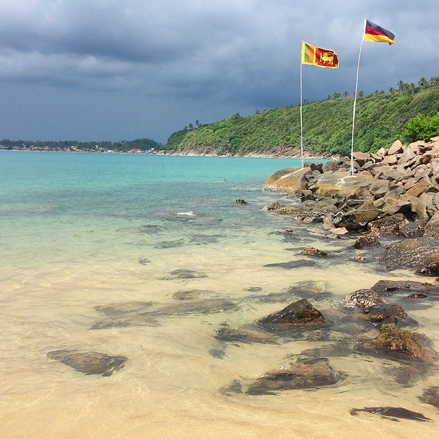 Просто лежим на пляже и отдыхаем...