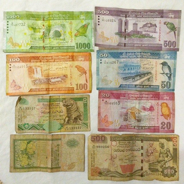 Шри-Ланкийские деньги очень красивые, но новые купюры (сверху) попадаются редко, чаще затасканные и потрёпанные старые (снизу).