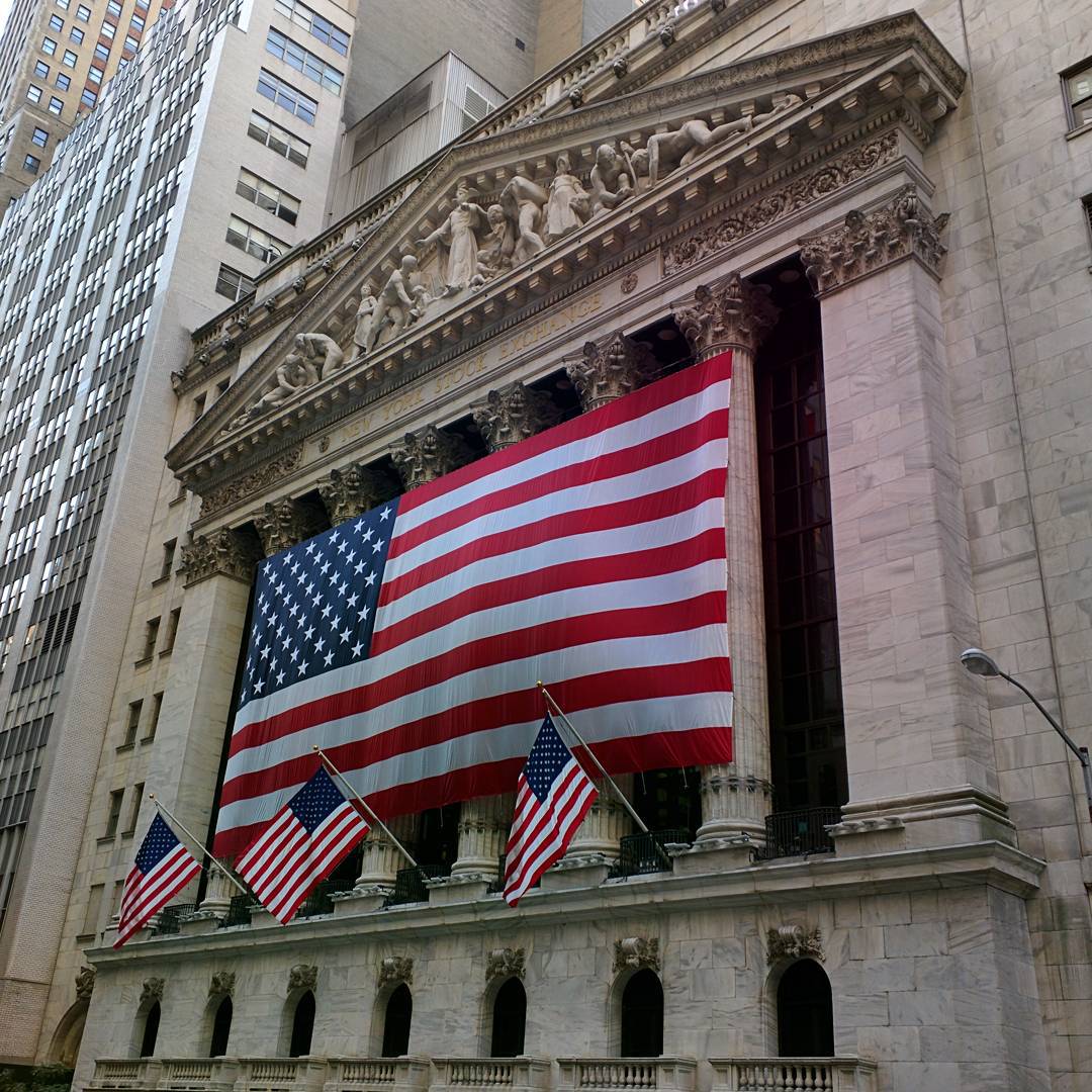 Stars & stripes on NY Stock Exchange building