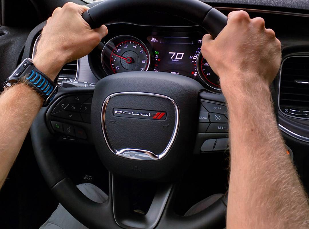 This speedometer looks like I'm playing Need For Speed.